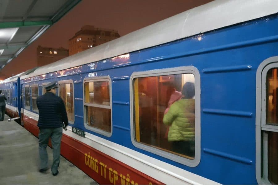 Travelling Vietnam by train or bus